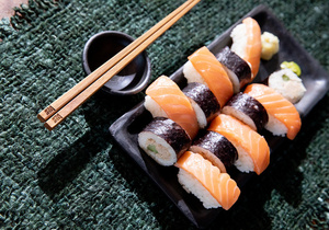 Farfurie de sushi arsă - negru - M small 1