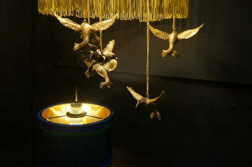 Verifica Set de 6 figurine colibri aurii din rășină Las Plumas Figure M N°8 28 × 43 cm