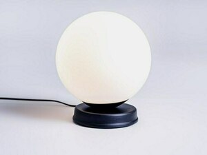 Lampă de masă CustomForm MANEN M, glob din sticlă opal Ø20 cm, bază neagră, E27 small 3