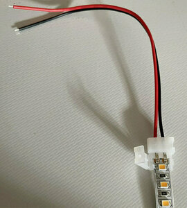 Conector pentru benzi LED 8mm 1-side snap-in. cu fir small 1