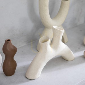 Vază ceramică mică albă Gallery Direct Jago 29 × 6 × 20 cm small 1