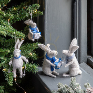Decorațiune brad iepuri set 2 gri Gallery Direct Gifting Hares 5059413755071 1 Decorațiune brad iepuri set 2 gri Gallery Direct Gifting Hares 5059413755071 small 1