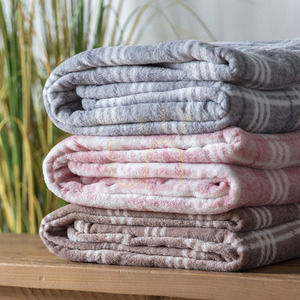 Pătură fleece cu carouri Gallery Direct Checkmate argintie 140x180 cm 5059413413674 small 3