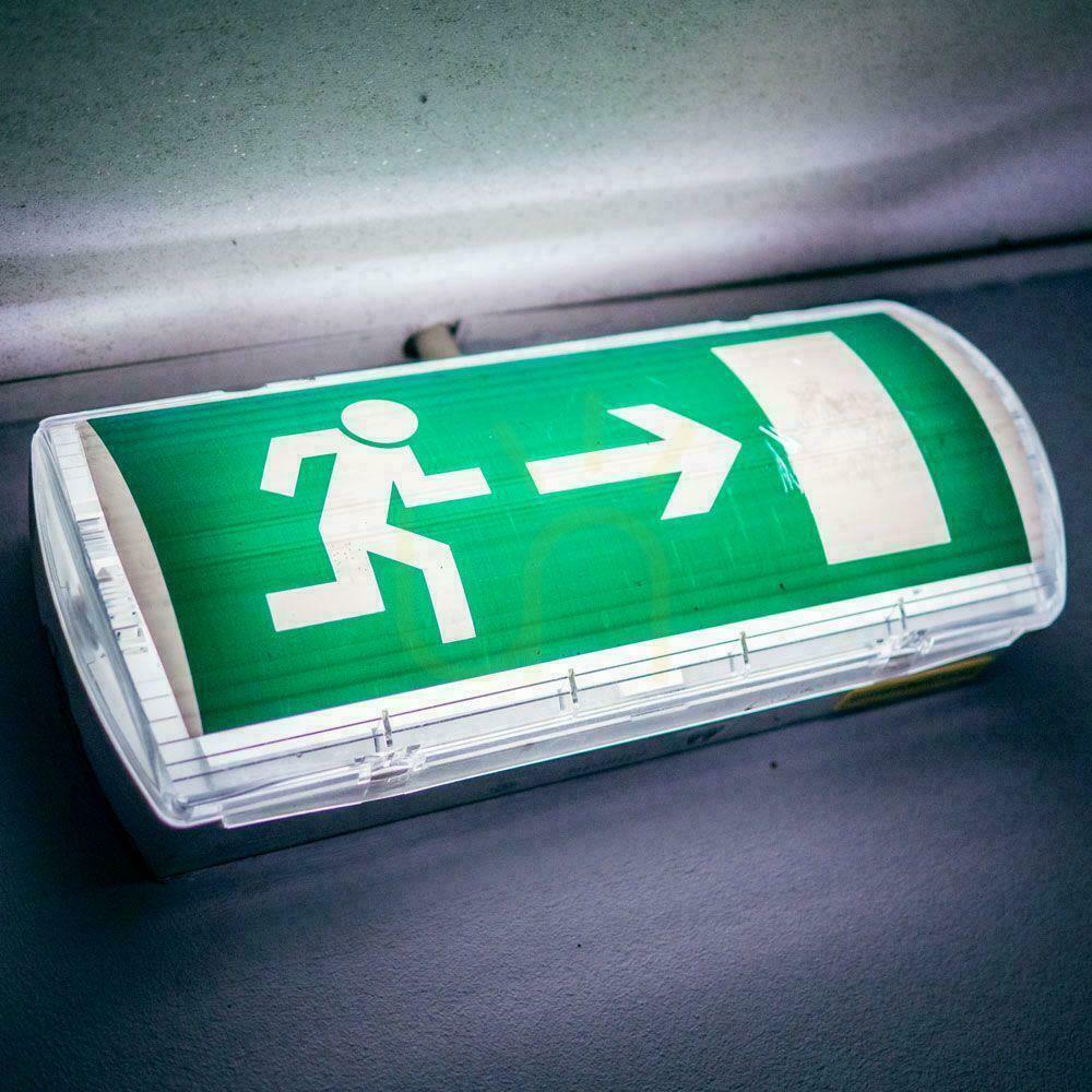 Afişa V-TAC 3W LED Lumina de evacuare de urgență 4 pictograme, buton TEST VT-996 6400K 130lm 3 ani garanție V-TAC 3W LED Lumina de evacuare de urgență 4 pictograme, buton TEST VT-996 6400K 130lm 3 ani garanție