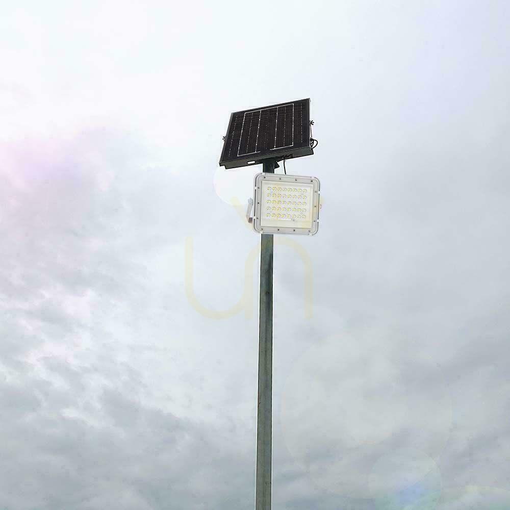 Vedere V-TAC 6W Solar LED Proiector Pilot, AUTO, Timer, IP65 Alb VT-40W-W 6400K 400lm V-TAC 6W Solar LED Proiector Pilot, AUTO, Timer, IP65 Alb VT-40W-W 6400K 400lm