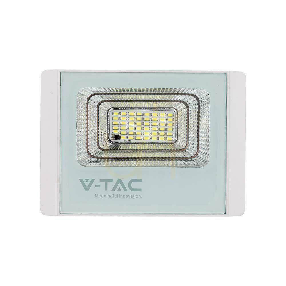 Afişa V-TAC Solar LED proiector 40W alb IP65, telecomandă, temporizator VT-200W 6400K 3100lm. V-TAC Solar LED proiector 40W alb IP65, telecomandă, temporizator VT-200W 6400K 3100lm.