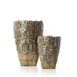 Vază decorativă gri texturată 24 cm small 2
