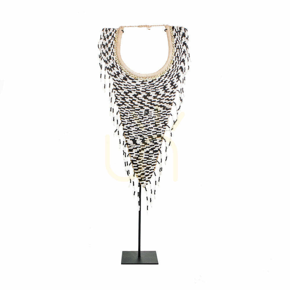 Verifica Cifra decorativă tribală cu mărgele alb-negru Stand Decoration 71 cm Cifra decorativă tribală cu mărgele alb-negru Stand Decoration 71 cm