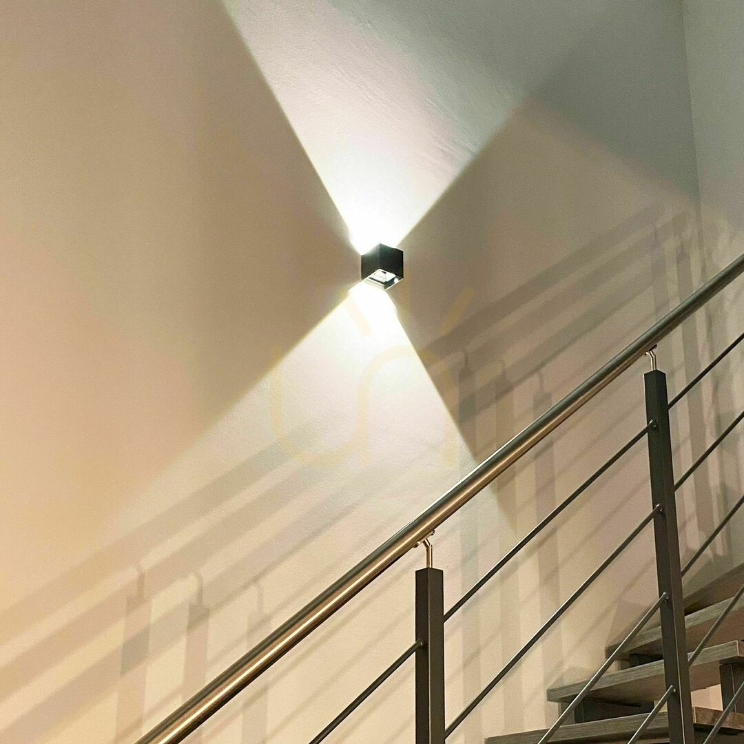 Verifica Aplica LED s.luce Ixa High Power albă pătrată 10 W 3000 K IP20 10 cm Aplica LED s.luce Ixa High Power albă pătrată 10 W 3000 K IP20 10 cm