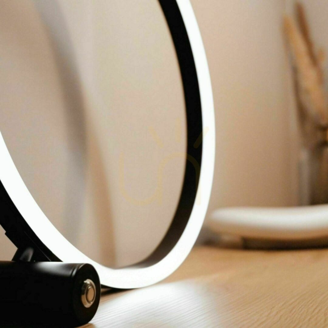 Verifica Lampă de masă LED s.luce Ring aurie 60 cm, metal, dimmabilă Lampă de masă LED s.luce Ring aurie 60 cm, metal, dimmabilă