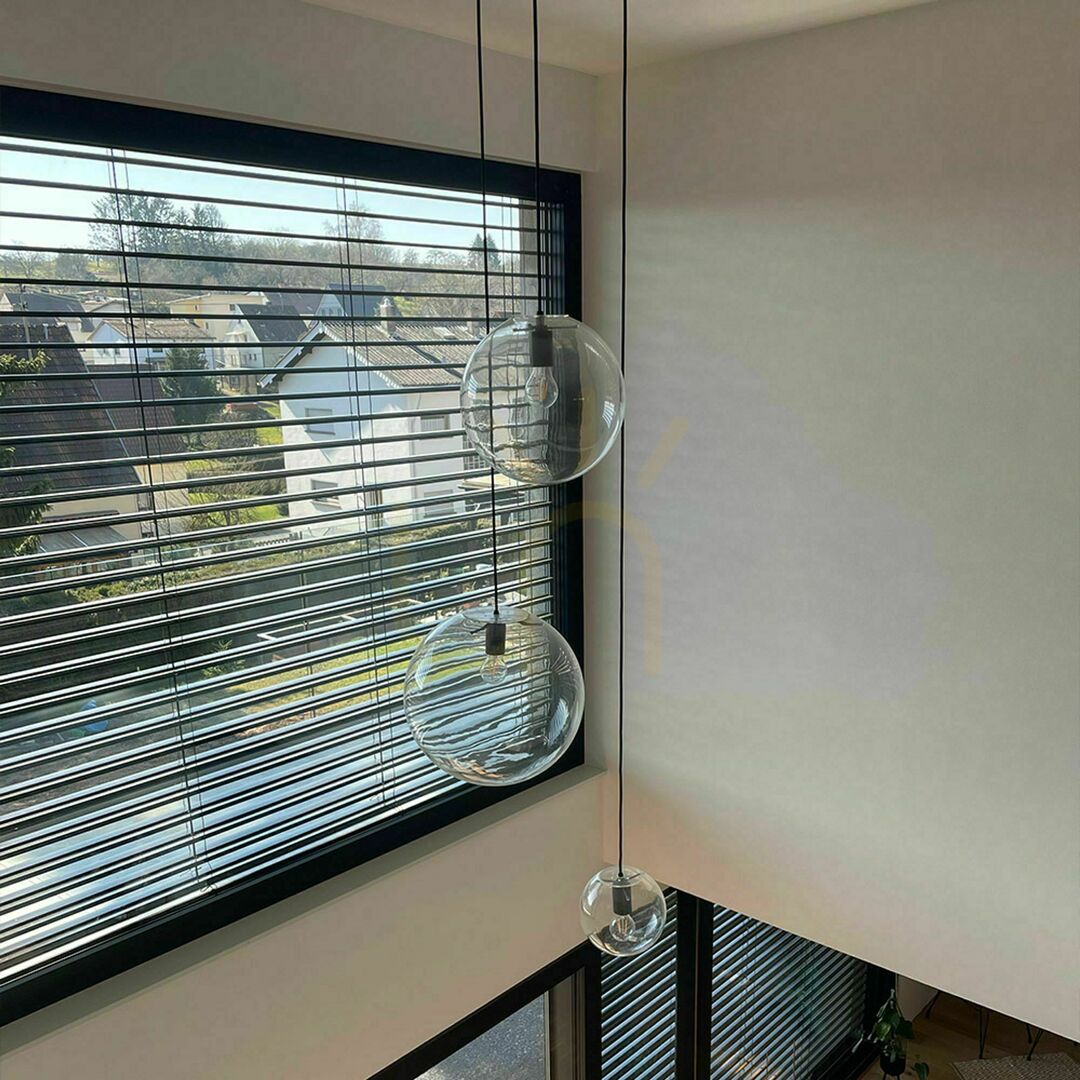 Verifica Lustră s.luce Orb aurie cu 3 brațe, sticlă, E27, dimabilă, 40 cm Lustră s.luce Orb aurie cu 3 brațe, sticlă, E27, dimabilă, 40 cm