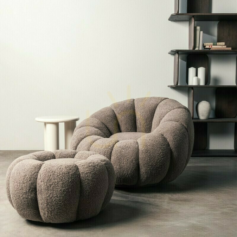 Vedere Fotoliul FLOWER în nuanța cappuccino, cu bază pivotantă, țesătură bouclé și forme rotunjite, de la Nova Nook Fotoliul FLOWER în nuanța cappuccino, cu bază pivotantă, țesătură bouclé și forme rotunjite, de la Nova Nook