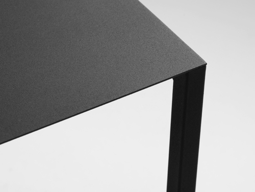 Verifica Măsuță laterală CustomForm LUPE METAL 60 – negru RAL 9005
