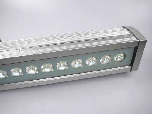 Verifica LED Aland 3000K 18W IP44 LED Aland 3000K 18W IP44 corp de iluminat liniar pentru exterior